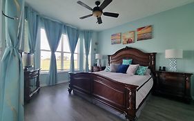 Stunning 2-Bedroom Plus Den Condo In Greenlinks Resort